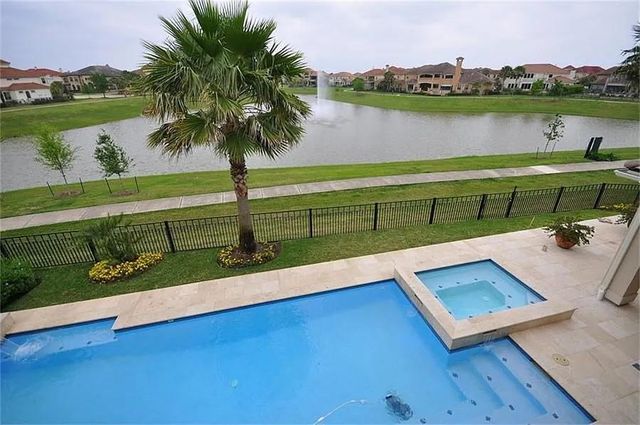 2111 Diamond Spring Drive, Houston, TX 77077