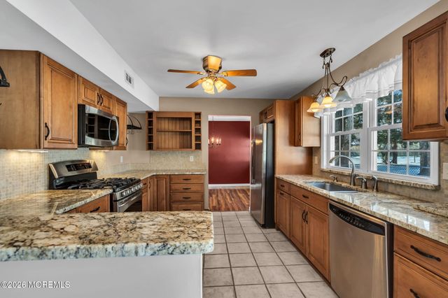 169 Shenandoah Boulevard, Toms River, NJ 08753