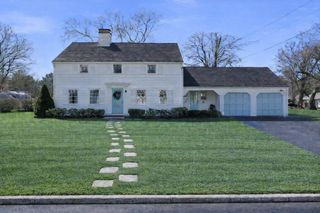 2 Canterbury Rd, Winchester, MA 01890