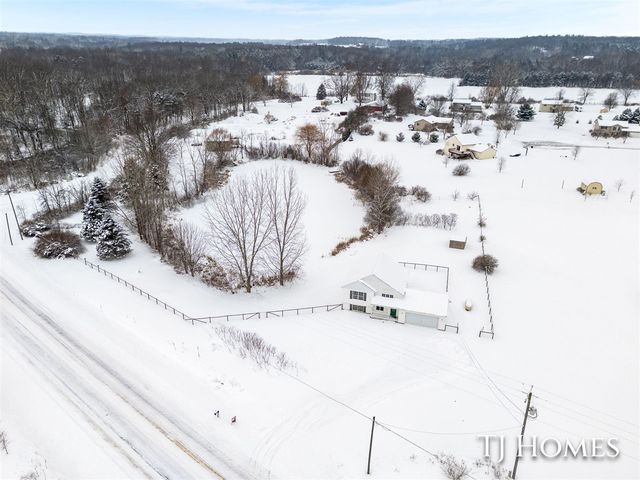 10525 Edgerton Avenue, Rockford, MI 49341