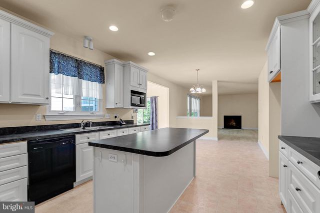 29 TOMASELLO DR, Millville, NJ 08332