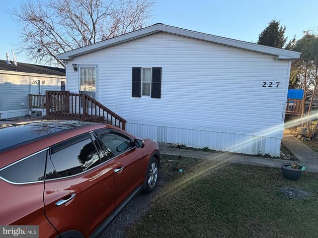 227 LONGWOOD CT W, Lancaster, PA 17603