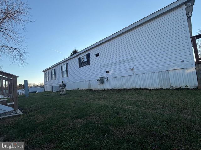 227 LONGWOOD CT W, Lancaster, PA 17603