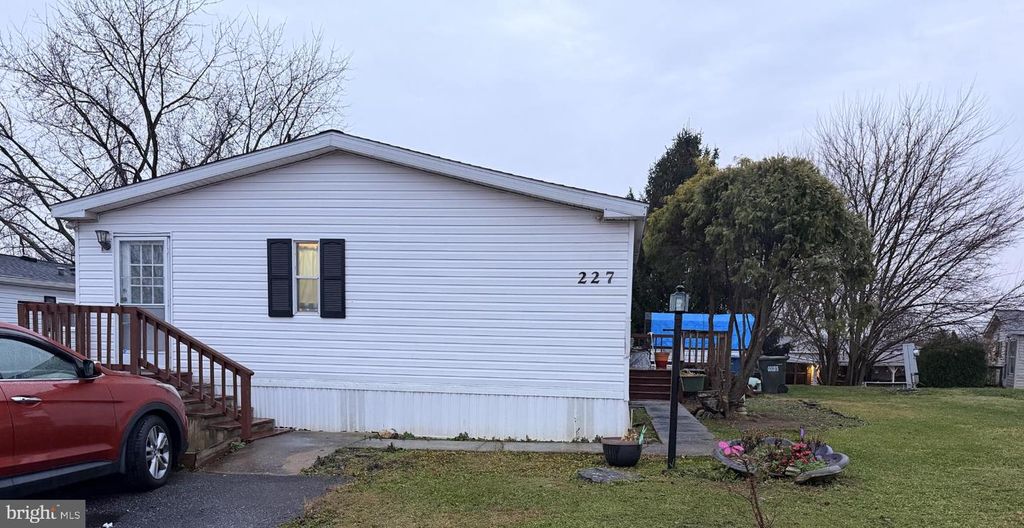 227 LONGWOOD CT W, Lancaster, PA 17603