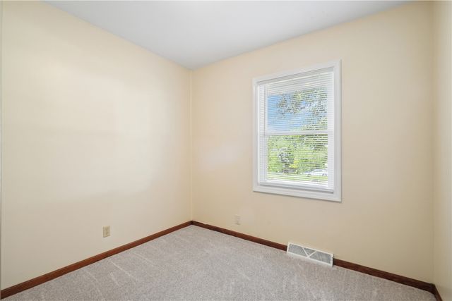 805 Pawnee Drive NW, Cedar Rapids, IA 52405