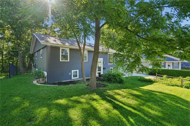 805 Pawnee Drive NW, Cedar Rapids, IA 52405