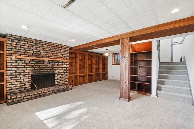805 Pawnee Drive NW, Cedar Rapids, IA 52405