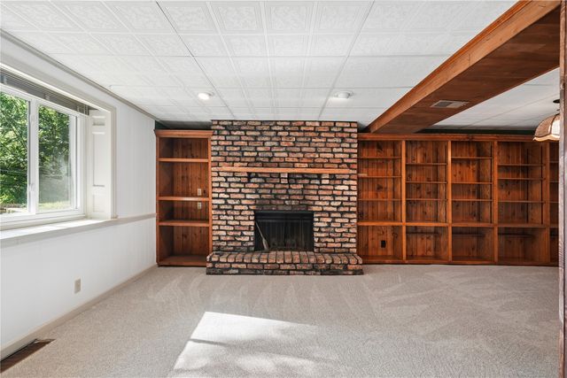 805 Pawnee Drive NW, Cedar Rapids, IA 52405