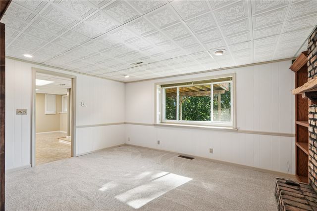 805 Pawnee Drive NW, Cedar Rapids, IA 52405