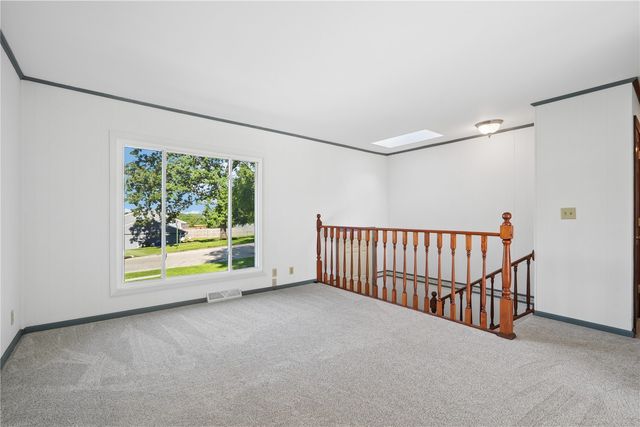 805 Pawnee Drive NW, Cedar Rapids, IA 52405