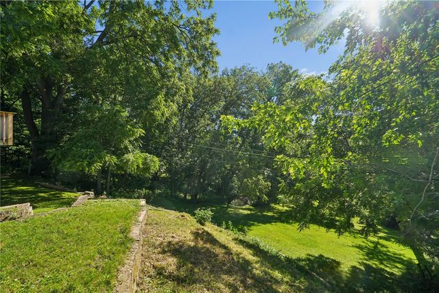 805 Pawnee Drive NW, Cedar Rapids, IA 52405