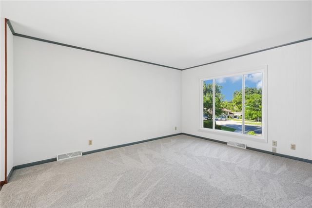 805 Pawnee Drive NW, Cedar Rapids, IA 52405
