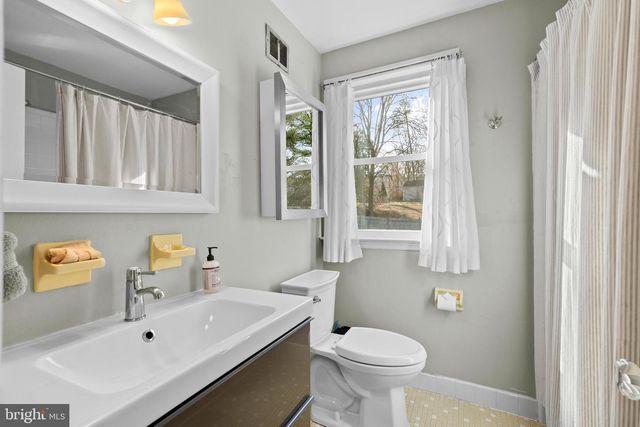 8720 STENTON AVE, Philadelphia, PA 19118