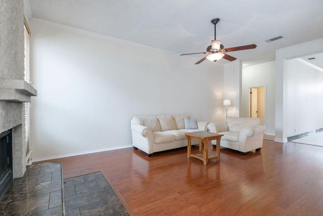 1012 Parrot TRL, Round Rock, TX 78681