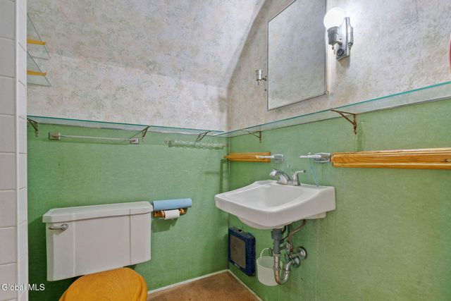 42 Collins Place, Albany, NY 12208