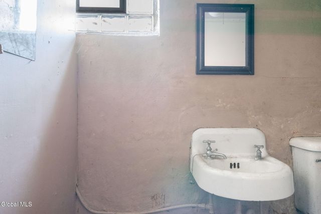 42 Collins Place, Albany, NY 12208