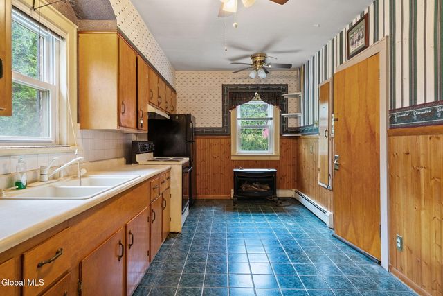 42 Collins Place, Albany, NY 12208