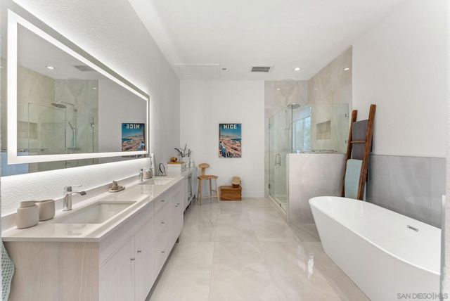 7933 Sitio Nispero, Carlsbad, CA 92009