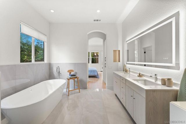 7933 Sitio Nispero, Carlsbad, CA 92009
