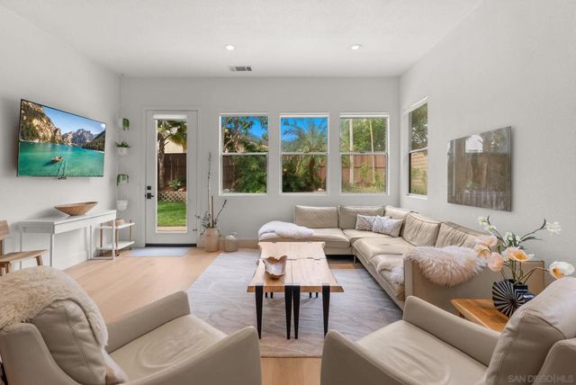 7933 Sitio Nispero, Carlsbad, CA 92009