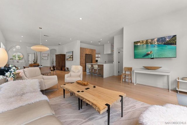 7933 Sitio Nispero, Carlsbad, CA 92009
