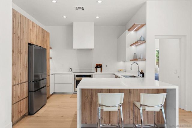 7933 Sitio Nispero, Carlsbad, CA 92009