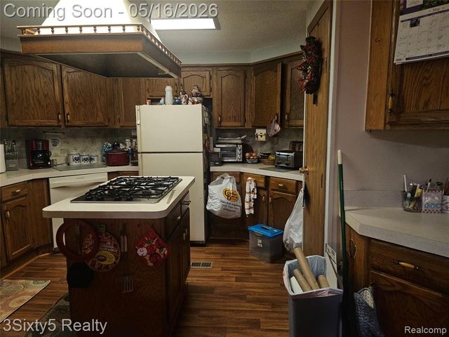20950 Wahrman Road, New Boston, MI 48164