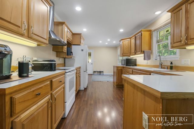 3535 S Sheridan Drive, Muskegon, MI 49444
