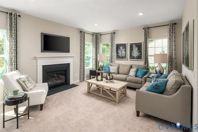 4 Nine Iron Dr, Richmond, VA 23223