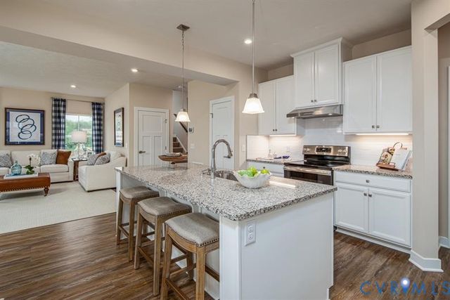 4 Nine Iron Dr, Richmond, VA 23223