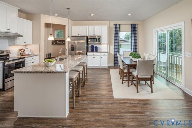 4 Nine Iron Dr, Richmond, VA 23223