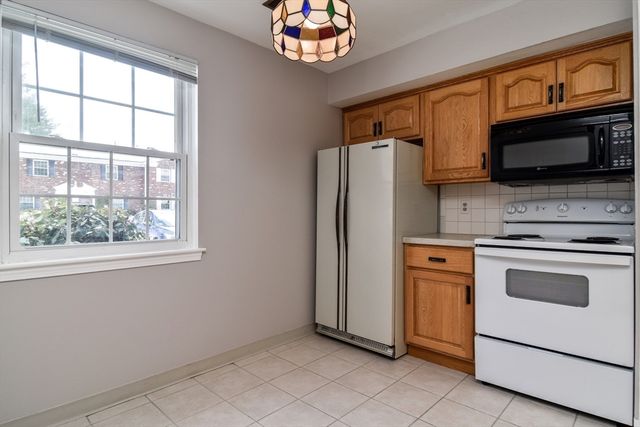 1907 Windsor Dr 1907, Framingham, MA 01701