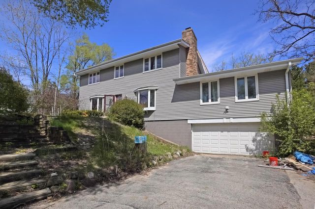 S26W26876 Mac Arthur ROAD, Waukesha, WI 53188