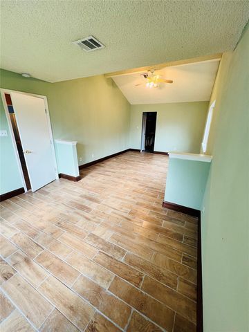 7215 La Entrada Drive, Houston, TX 77083