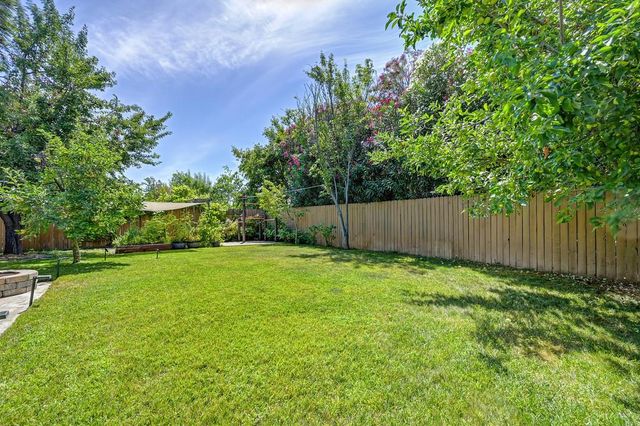 3958 N Country Dr, Antelope, CA 95843