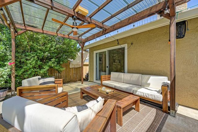3958 N Country Dr, Antelope, CA 95843
