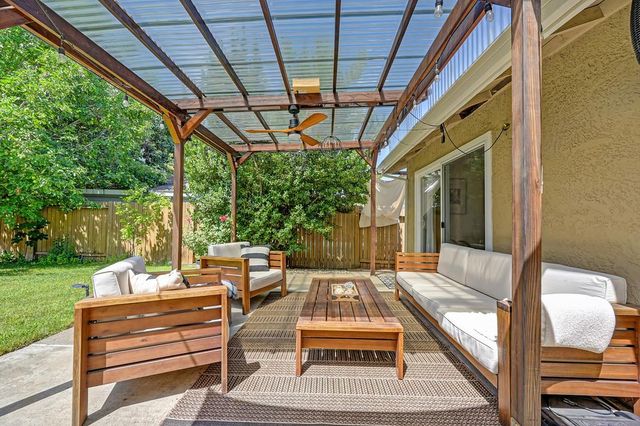 3958 N Country Dr, Antelope, CA 95843