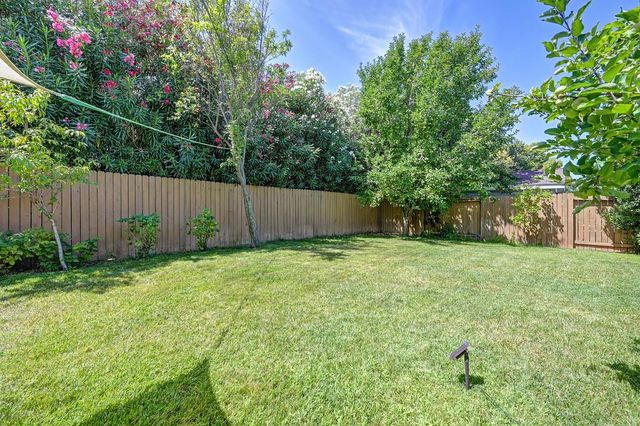 3958 N Country Dr, Antelope, CA 95843