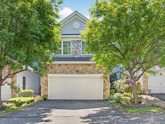 5 Holly Court, Tuxedo Park, NY 10987
