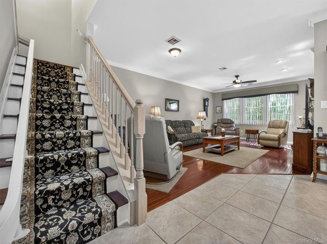 5 Holly Court, Tuxedo Park, NY 10987