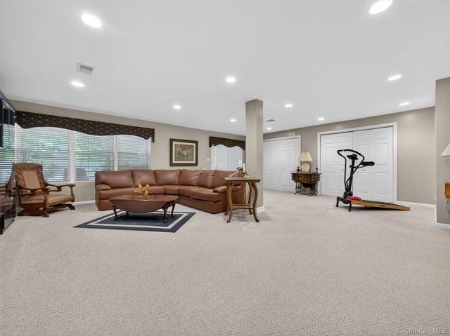 5 Holly Court, Tuxedo Park, NY 10987