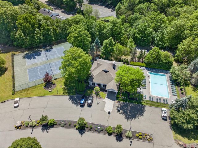 5 Holly Court, Tuxedo Park, NY 10987