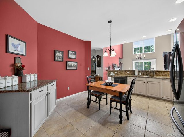 5 Holly Court, Tuxedo Park, NY 10987