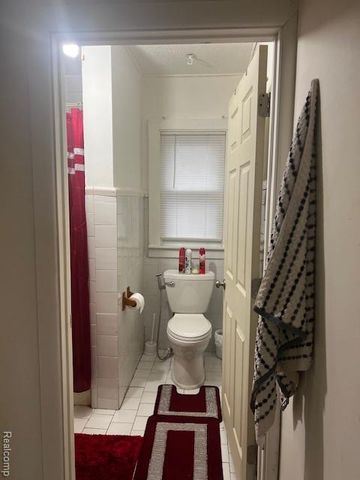 6083 Rosemont Avenue, Detroit, MI 48228