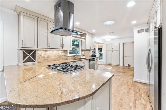 310 Clear Creek Court, Roswell, GA 30076