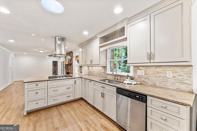 310 Clear Creek Court, Roswell, GA 30076