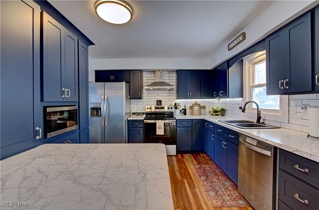 411 Oaknoll Drive, Amherst, OH 44001