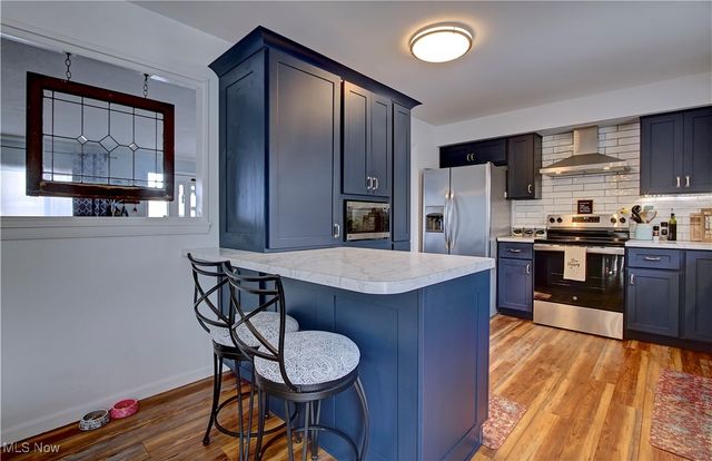 411 Oaknoll Drive, Amherst, OH 44001