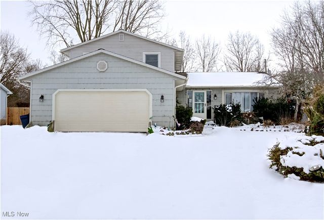 411 Oaknoll Drive, Amherst, OH 44001