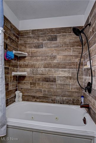 411 Oaknoll Drive, Amherst, OH 44001